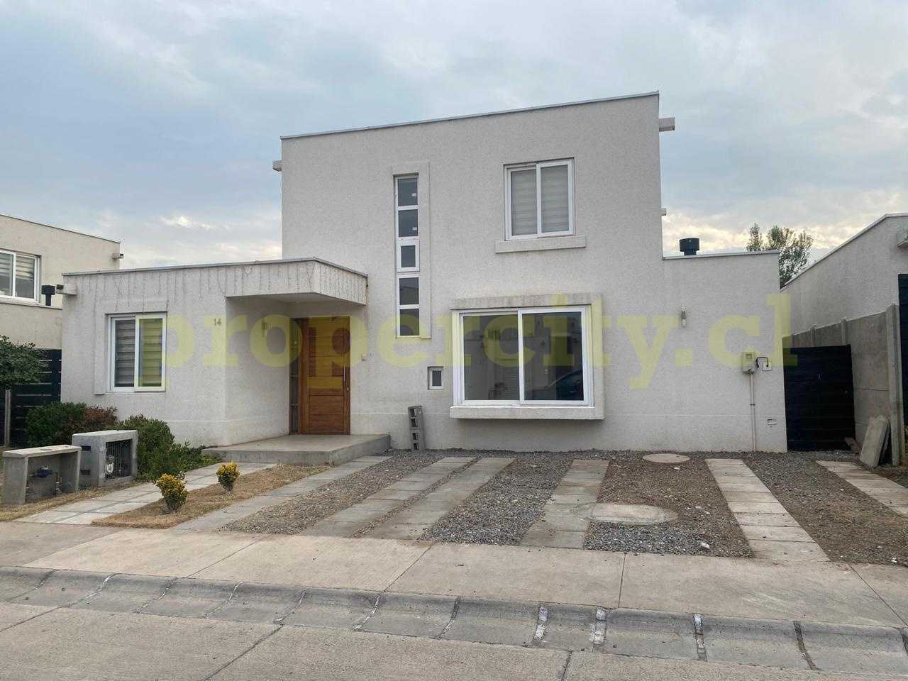 casa en arriendo en Colina